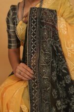Yellow saree with black pallu shaded border in red and black - Image 4