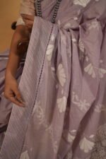 Lilac cotton saree with tissue pallu and pintucks border - Image 3